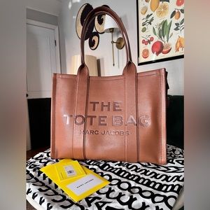 Marc Jacobs Large Leather The Tote Bag (Argan Oil)